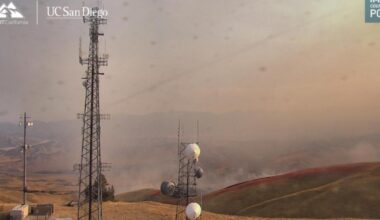 Ridge fire prompts evacuations near Gorman, closes 5 Freeway for hours