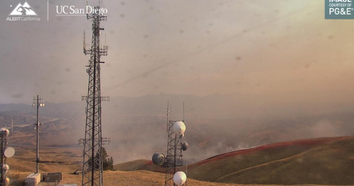 Ridge fire prompts evacuations near Gorman, closes 5 Freeway for hours