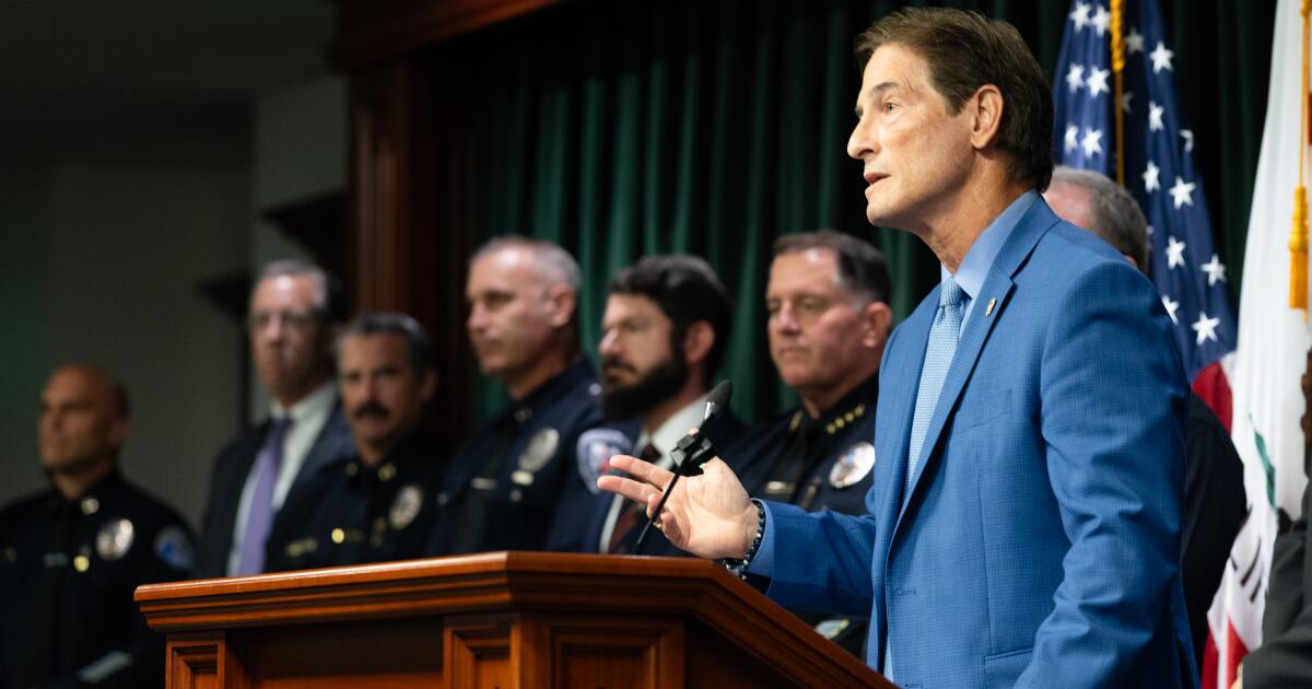 Lawyer for LAPD officer slams D.A.'s handling of eavesdropping case