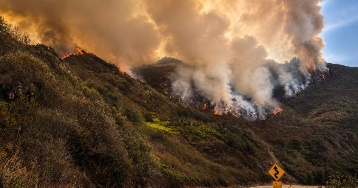 Second fire growing rapidly in Big Sur barrels towa Highway 1