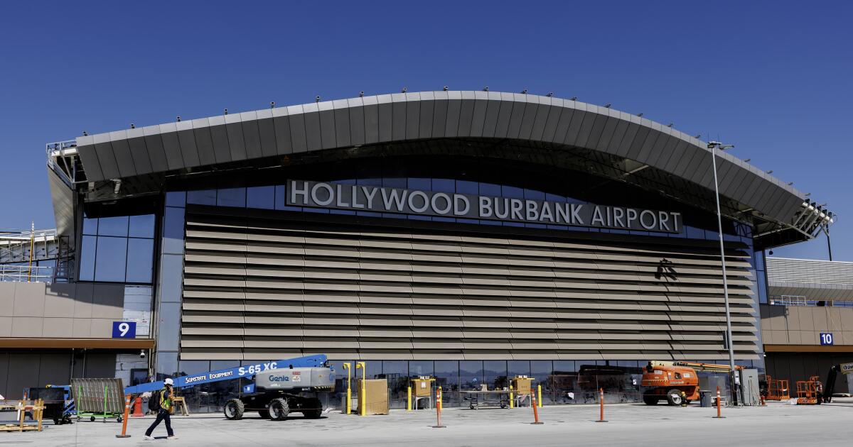 We toured Hollywood Burbank Airport's newest terminal. Here's what you can expect