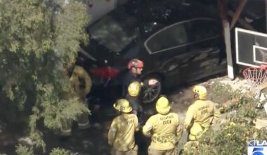 Children hurt after vehicle slams into Glendale preschool