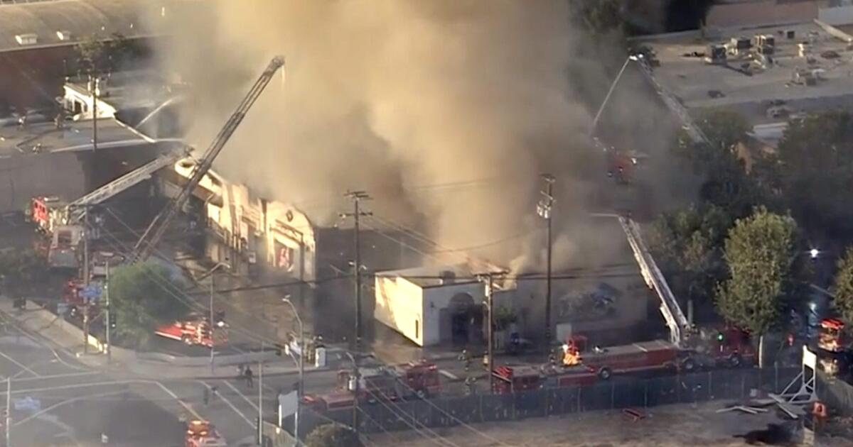 Massive fire destroys Santa Clarita business, threats neighboring buildings