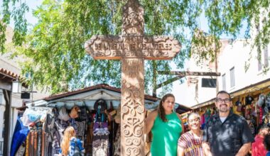 Olvera Street merchants join fight to save LA plaza's cross, Nativity