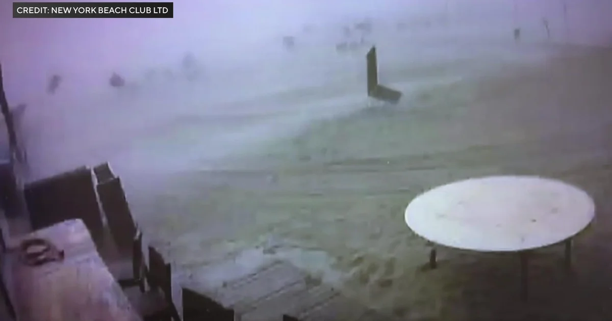 Witnesses describe terrifying moment tornado hit Atlantic Beach, "It was like a bomb went off"