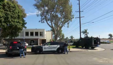 Suspect barricades inside Westminster building – NBC Los Angeles