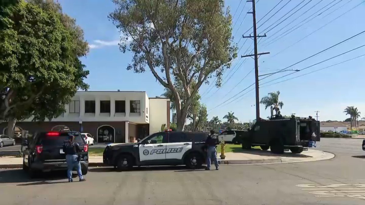 Suspect barricades inside Westminster building – NBC Los Angeles