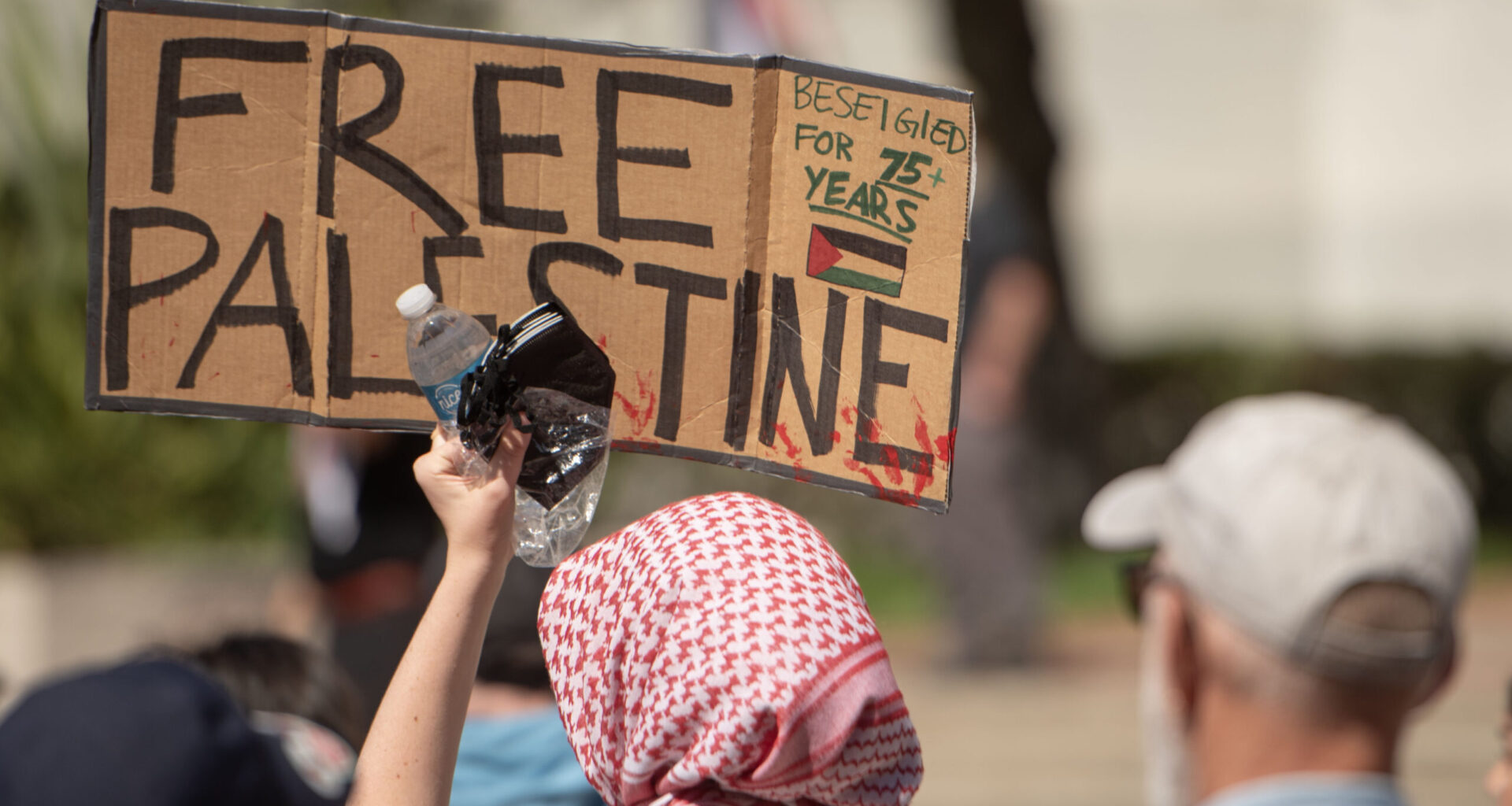 A demonstrator holds a “Free Palestine” sign during a protest at UC Berkeley on, Aug. 29, 2024. (Aaron Levy-Wolins/J. Staff)
