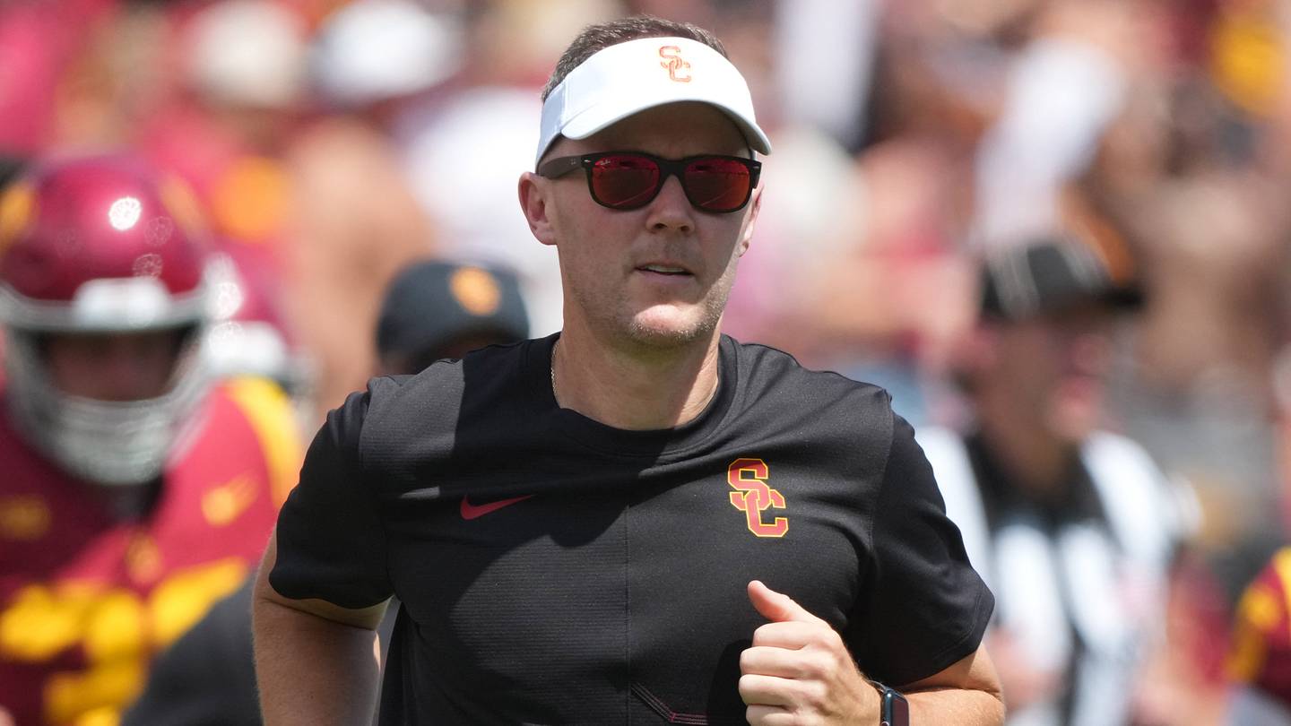 USC Trojans' Home Crowd Sparks Controversy Again vs. Fresno State