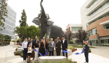 University supporters Scott and Deanna O’Brien join CSUF President Ronald Rochon and other campus community members to cut the ribbon in front of the Titan Statue.