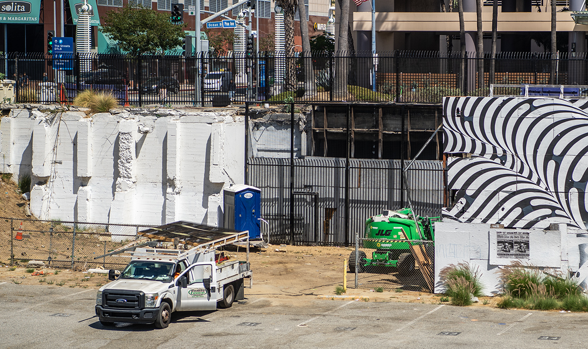 Long Beach is fencing off the tunnel under Ocean Boulevard to keep people from living there • Long Beach Post News