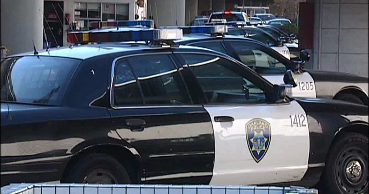 2 Oakland police officers faked helicopter pilot certifications: prosecutors