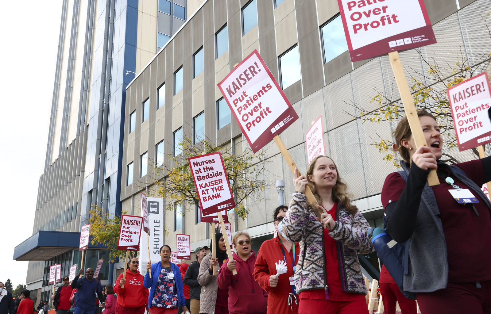 In Oakland, Kaiser Nurses Take Staffing, AI Concerns to Picket Lines