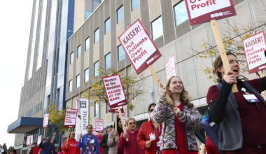 In Oakland, Kaiser Nurses Take Staffing, AI Concerns to Picket Lines