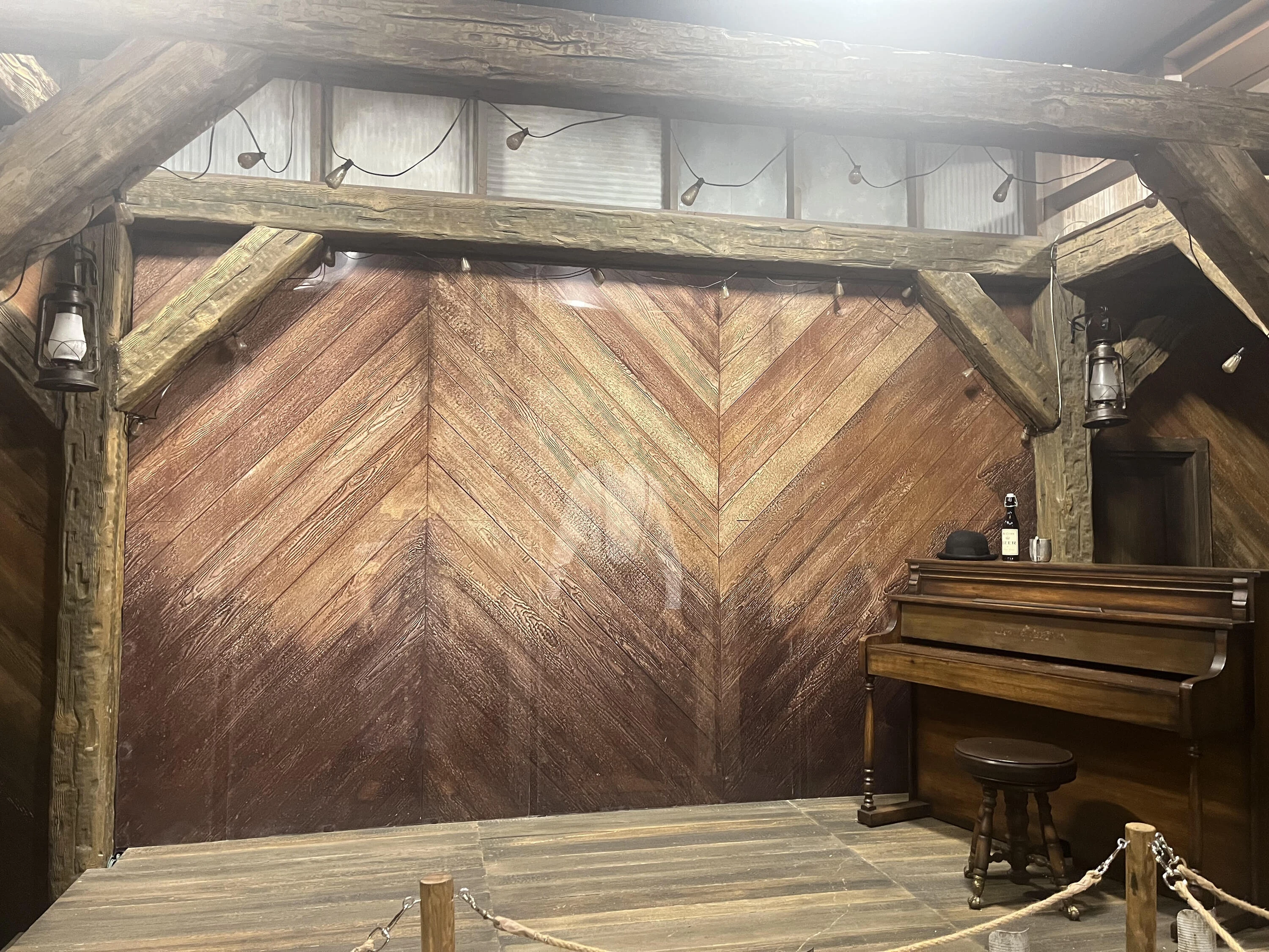 The full stage at “Sinners”