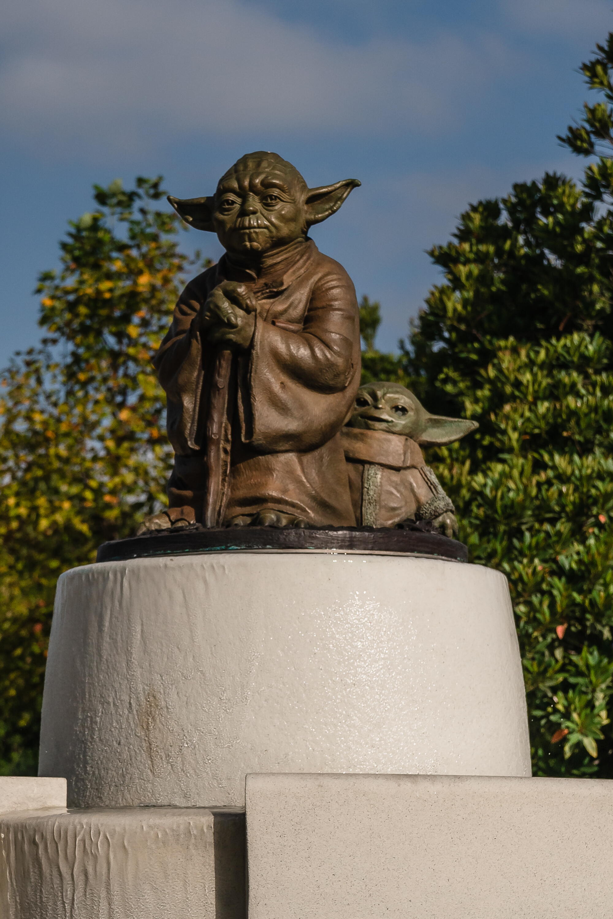 A statue of Yoda and Grogu on the museum's grounds.