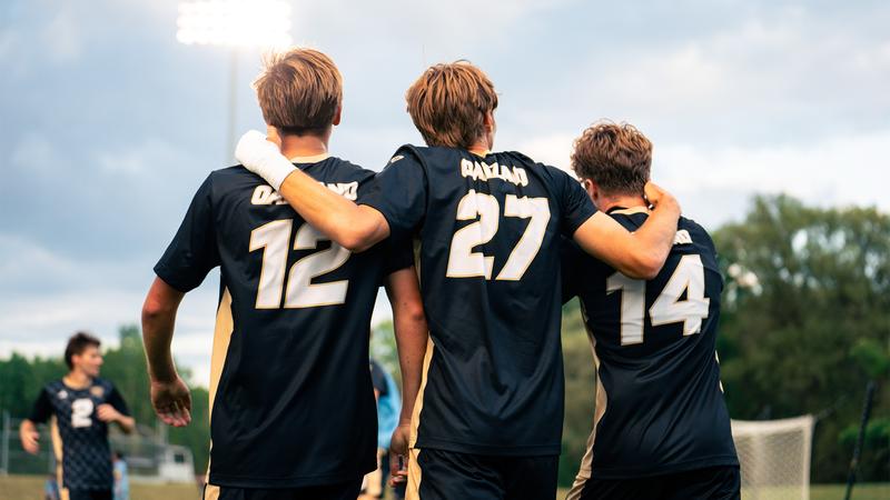 Men's Soccer Can't Catch Lopes on the Road