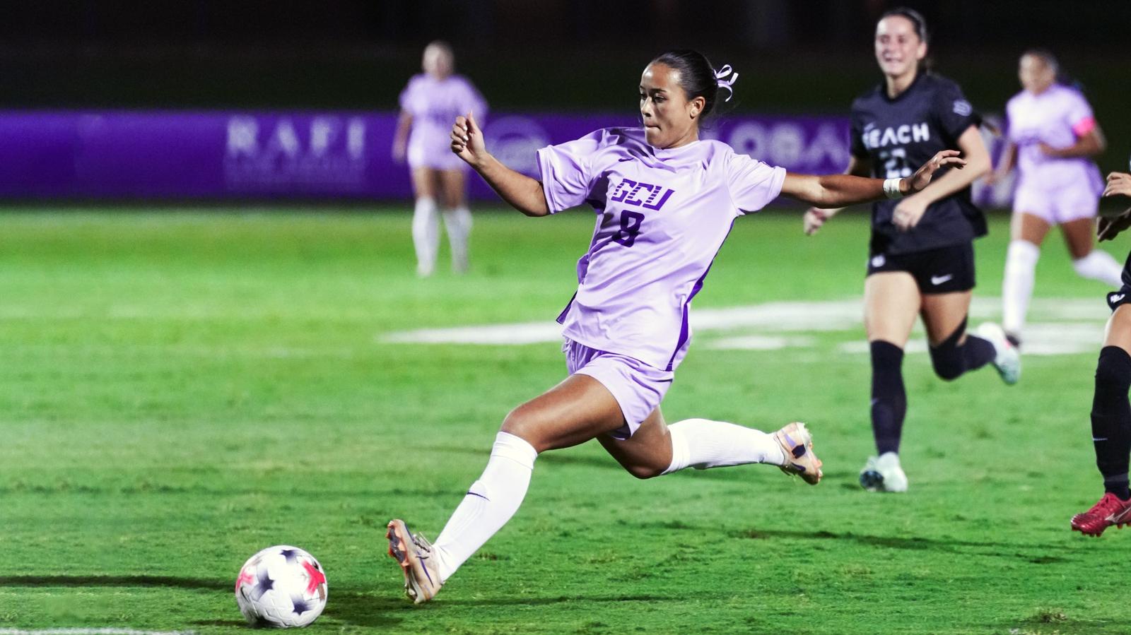 Late goal ends Beach's win streak with tie