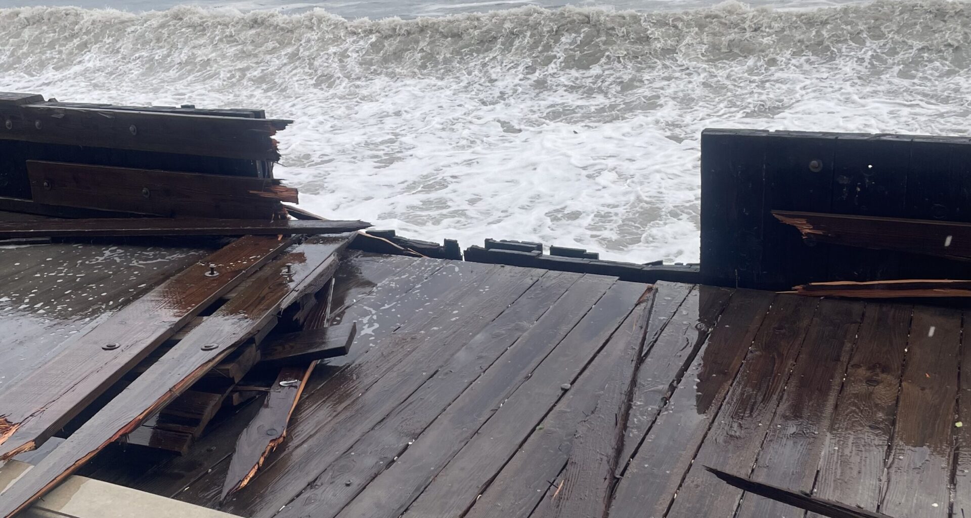 Homes evacuated on Long Beach Peninsula after damage from hurricane-driven waves • Long Beach Post News