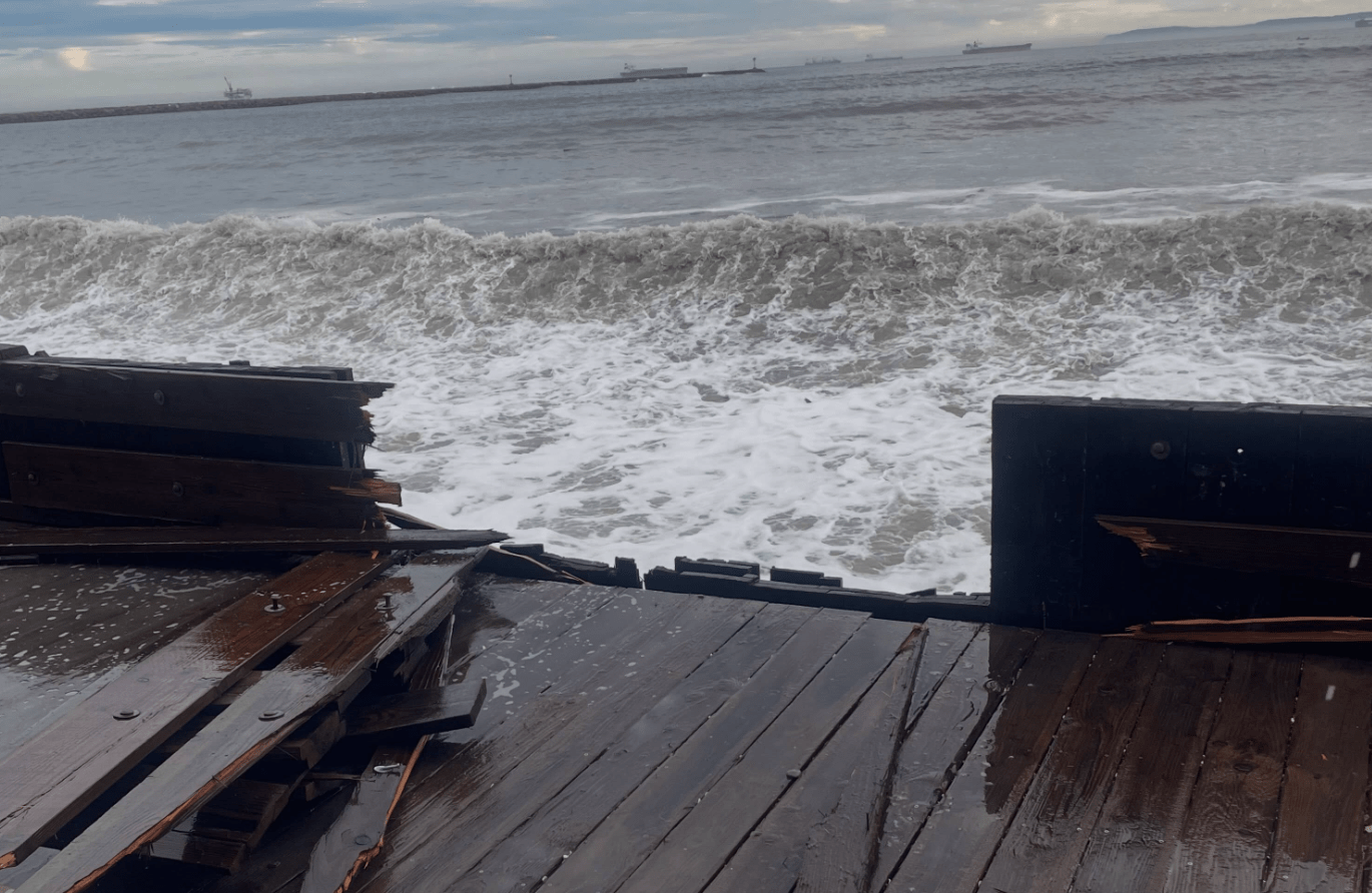 High tide, intense waves damage boardwalk, prompt evacuations in Long Beach – Pasadena Star News