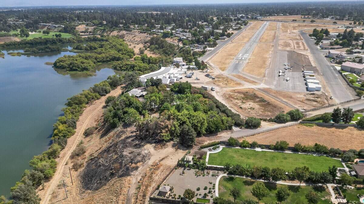 Flight instructor and family killed in Fresno plane crash