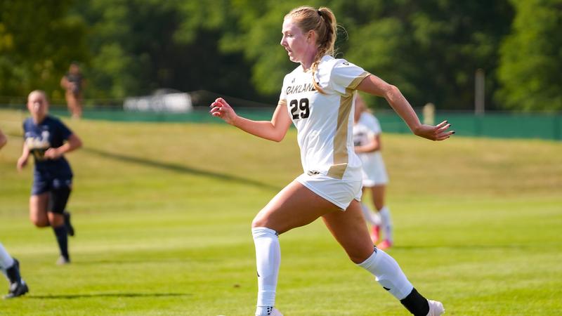 Boebel Scores on Olimpico; Women's Soccer Unable to Outscore Valpo
