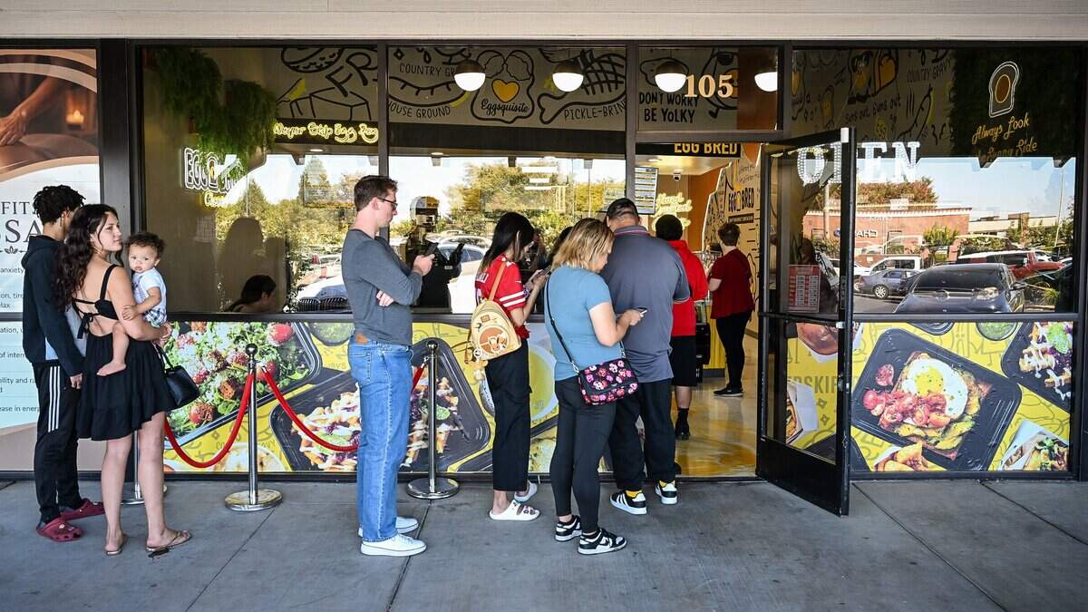 Busy lines greet new egg-focused breakfast spot in Clovis