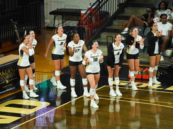 Oakland Splits First Day of Golden Grizzly Invitational