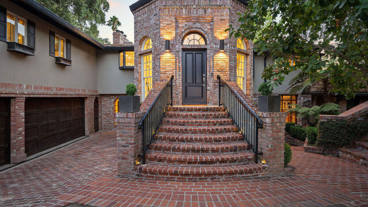 Grand Sacramento River estate shaped by brick and glass