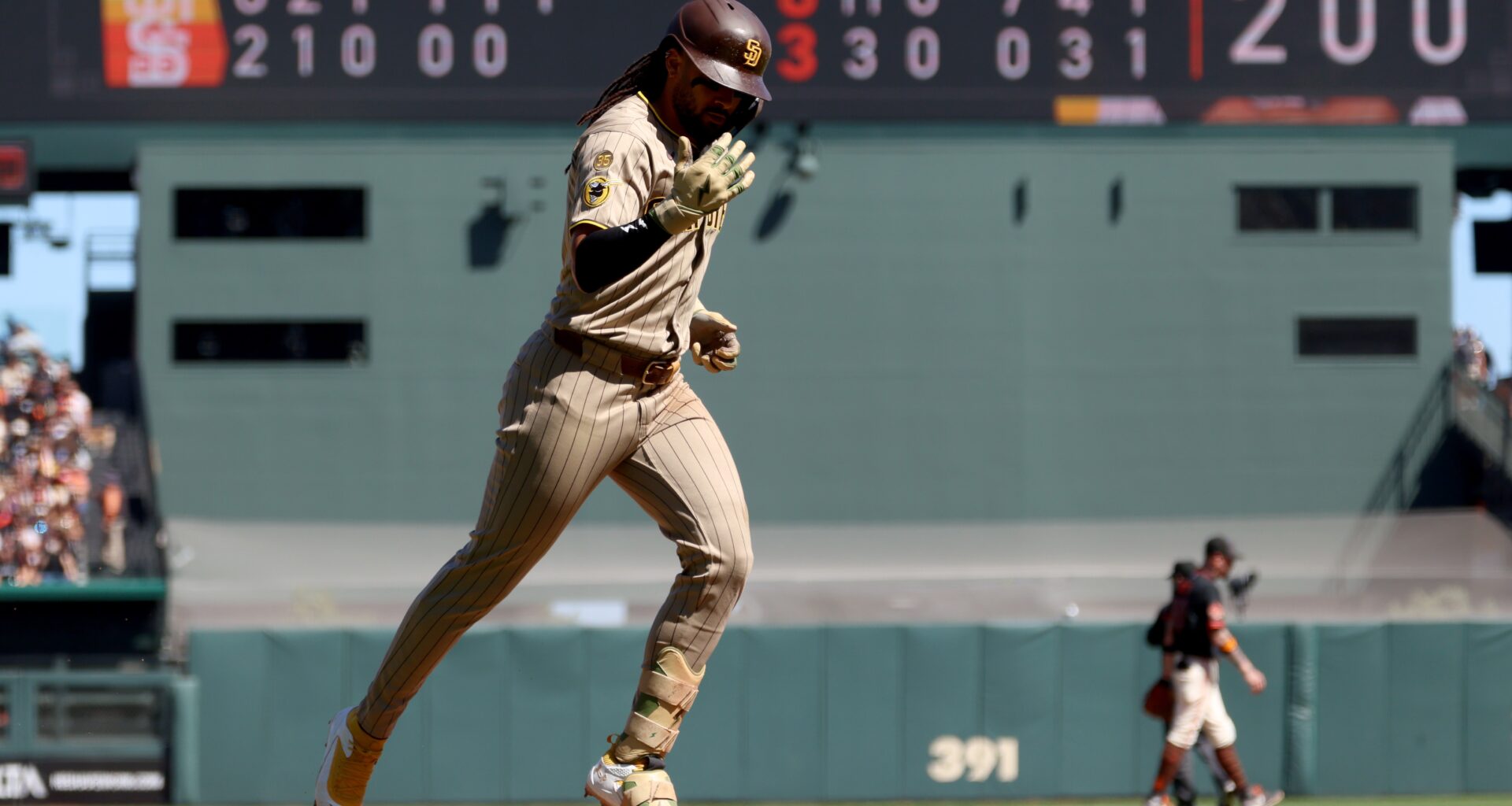 Drew Cavanaugh hits first MLB homer as SF Giants' comeback falls short