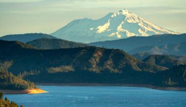San Jose hiker missing on Mount Shasta crawls in sock feet to cabin