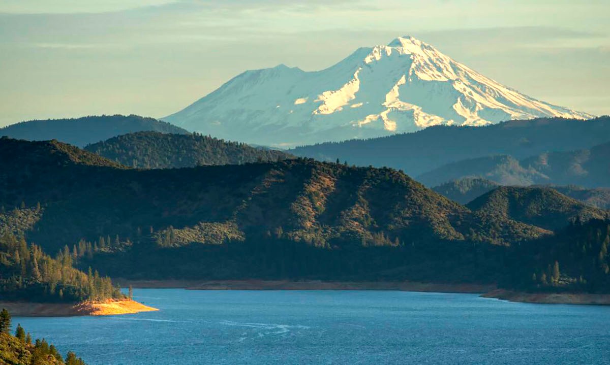 San Jose hiker missing on Mount Shasta crawls in sock feet to cabin
