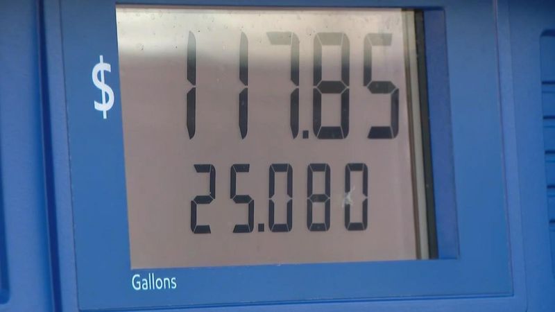 Diesel prices keep climbing in California, squeezing Bakersfield drivers and truckers (KBAK/KBFX)