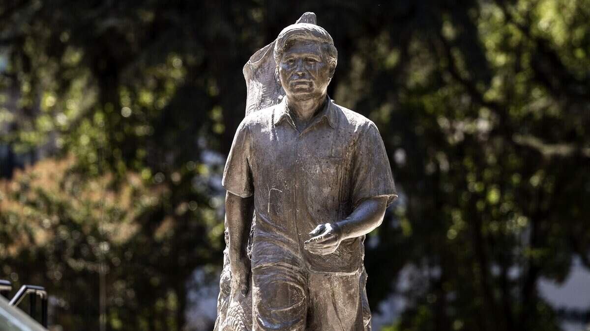Sacramento top stories: Newsom AI order, Chavez school rename
