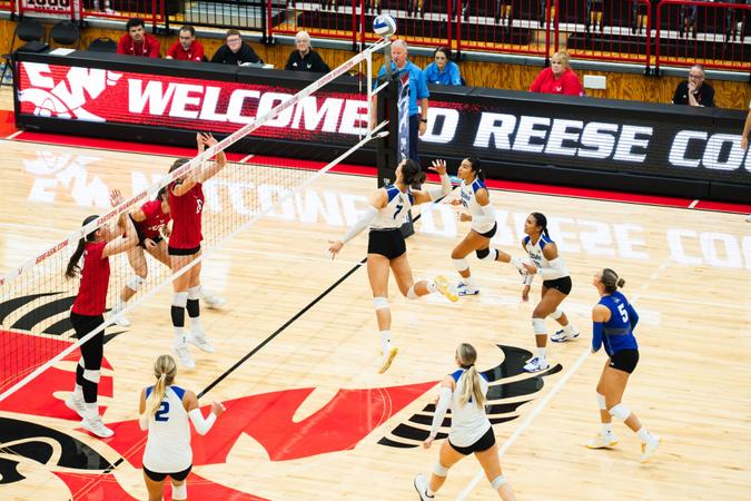 `Runners Fall Short in Five-Set Battle with Nevada