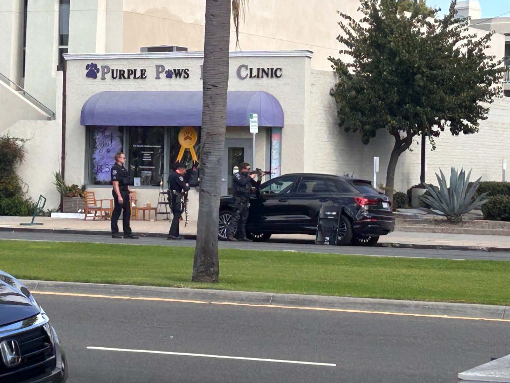 Coronado police beat would-be bank robber to the door