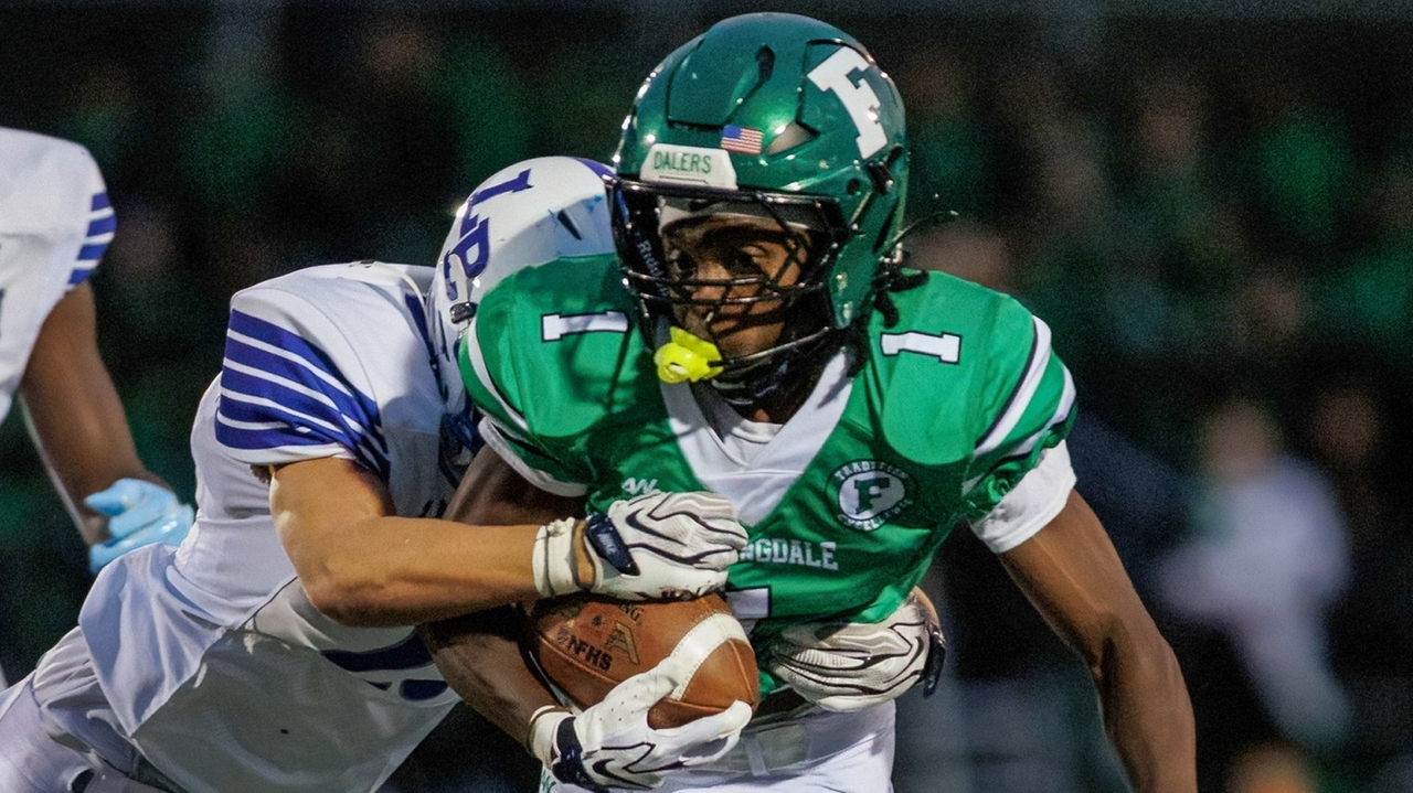 Photos: Nassau football — Long Beach at Farmingdale