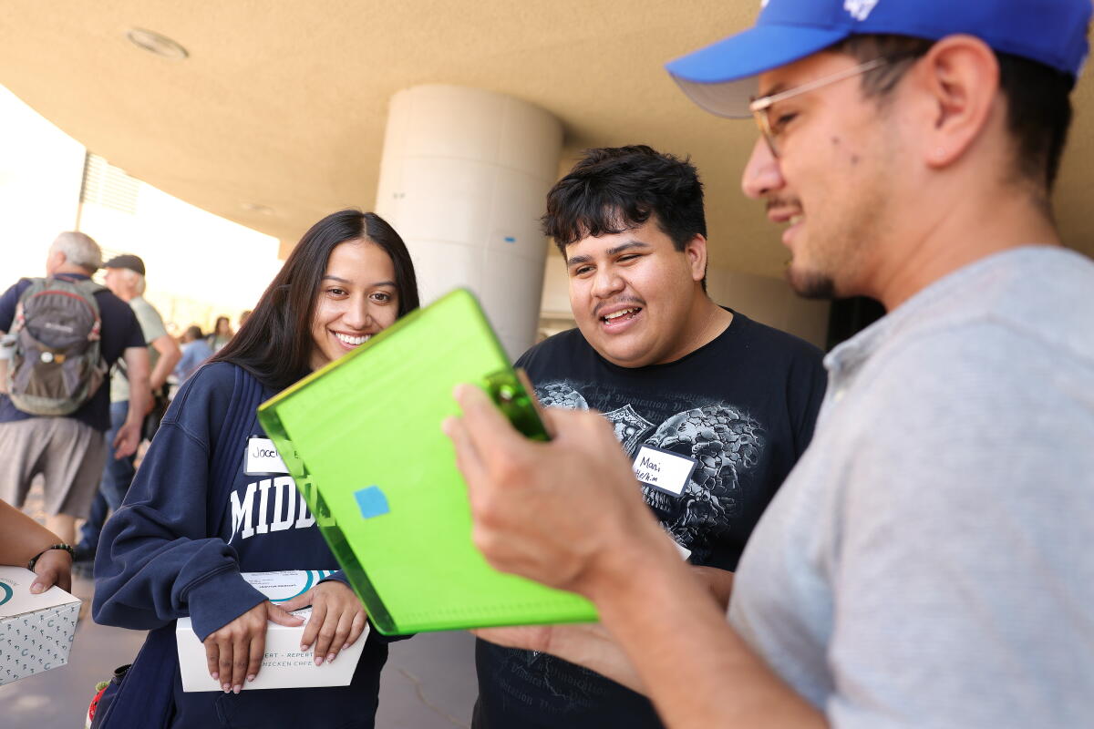 David Gutierrez signs up Jocelyn Elizalde and Manuel Becerra to help with outreach.