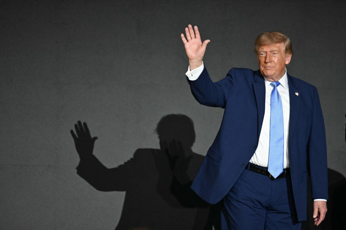 President Donald Trump waves