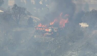 Palos Fire in La Habra Heights burns at least 4 structures; 2 injured, including firefighter