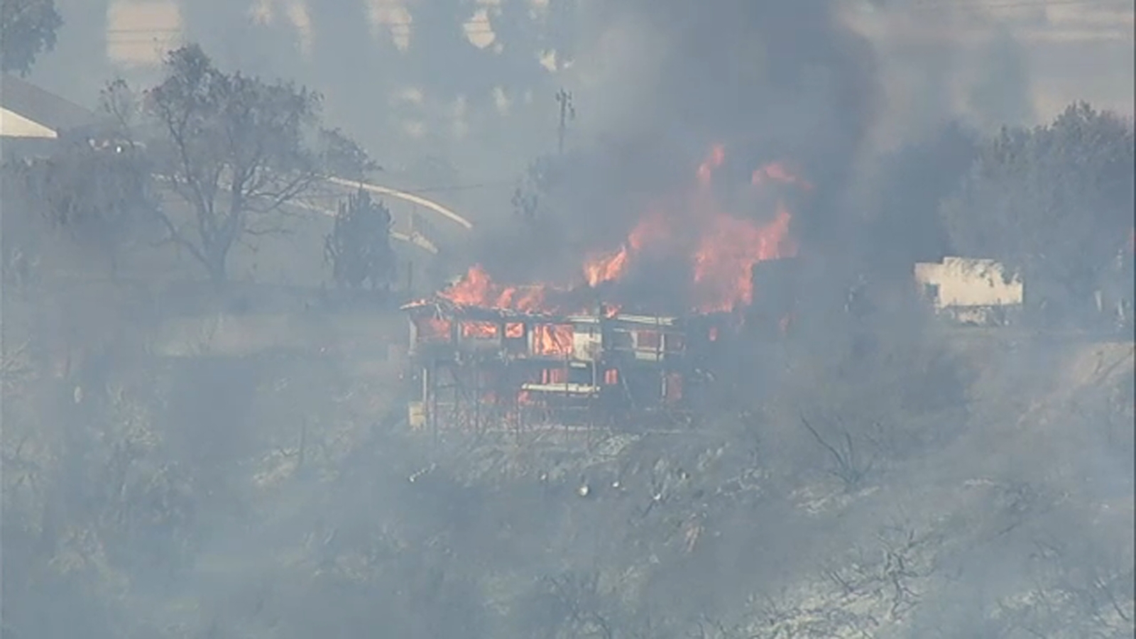 Palos Fire in La Habra Heights burns at least 4 structures; 2 injured, including firefighter