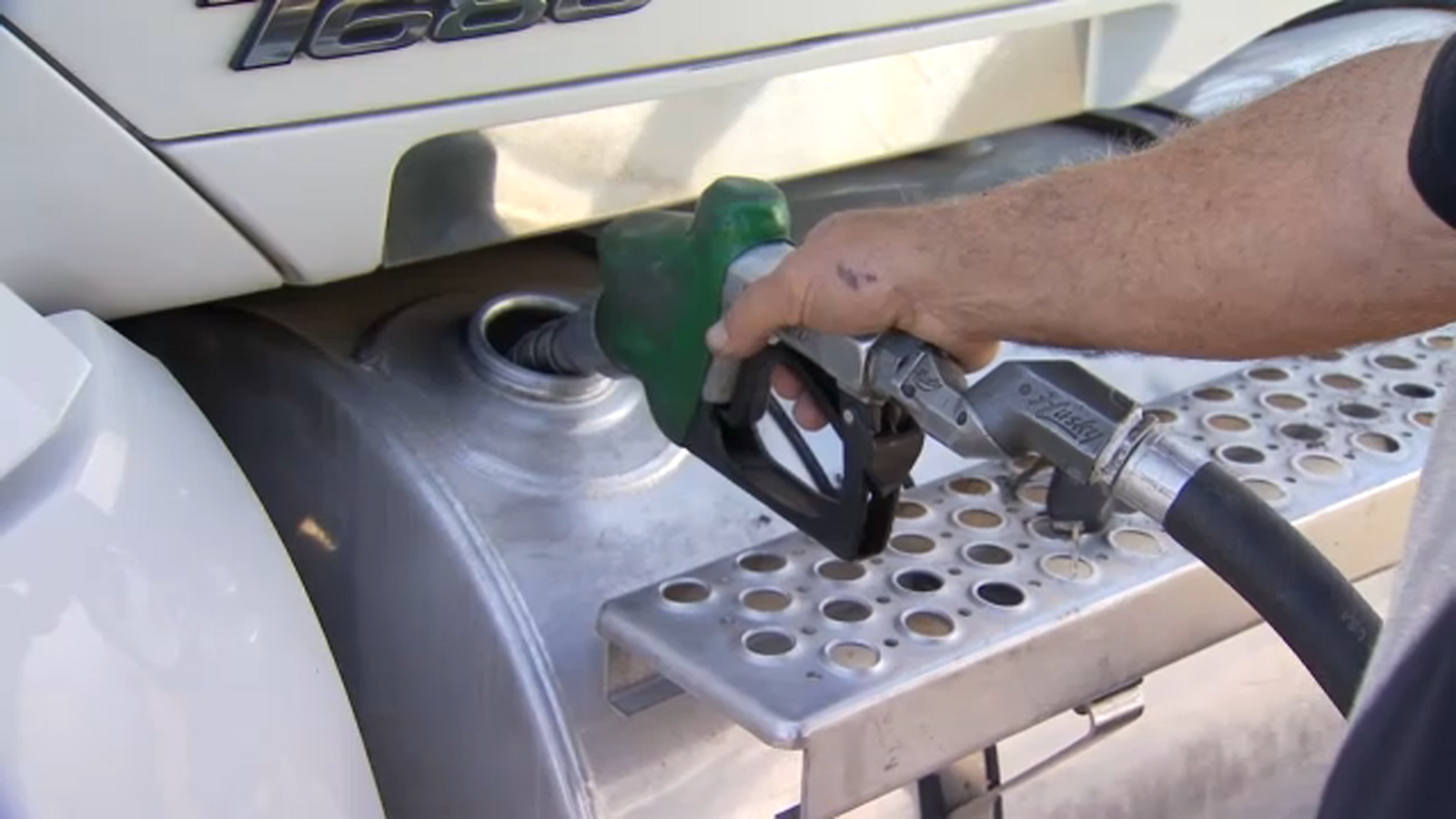 Rising diesel prices squeeze Central Valley farmers and trucking operators