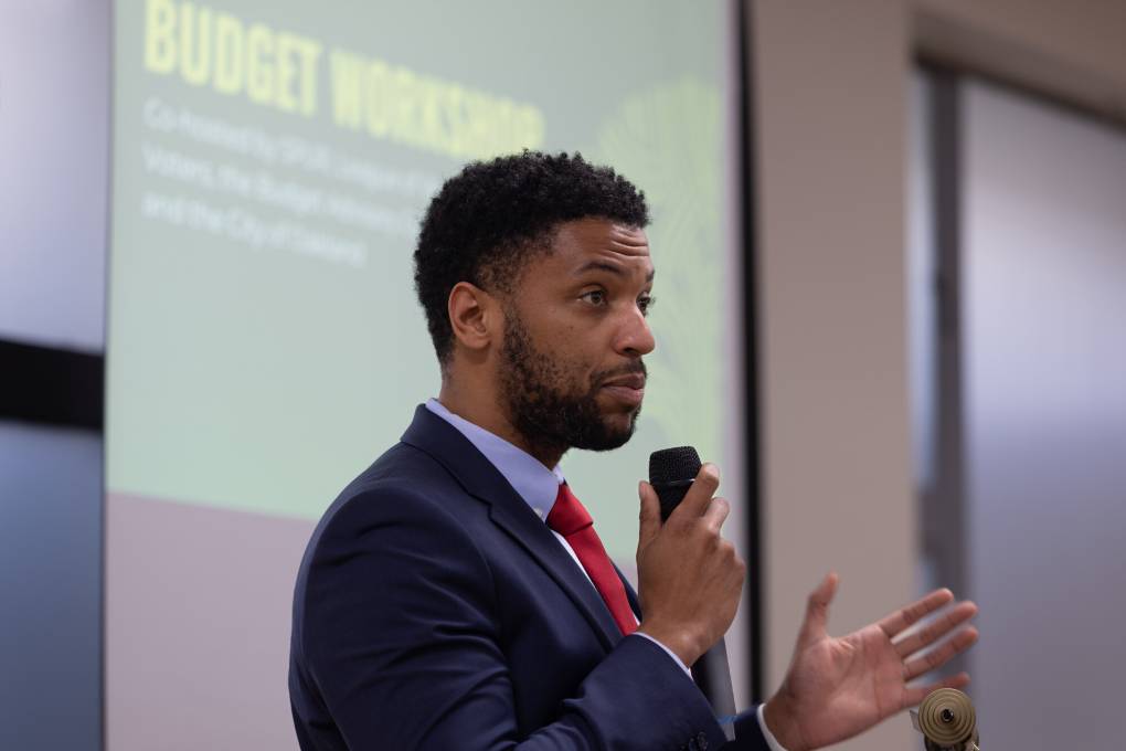 Oakland City Council to Consider Pay Raises for Police