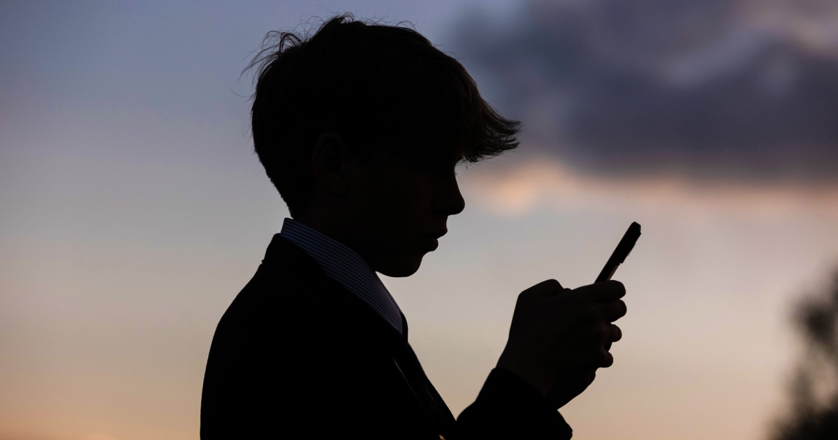 California enacts new curbs on social media for children