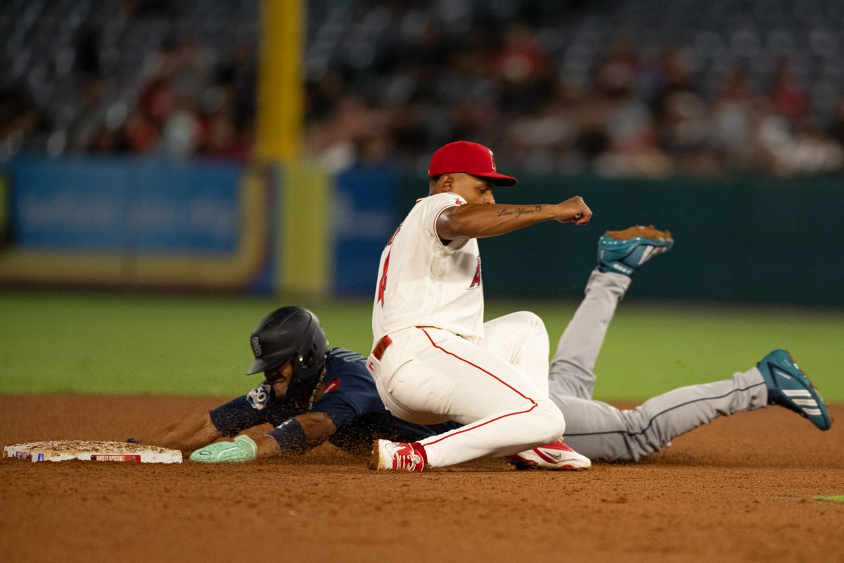 Los Angeles Angels second baseman Christian Moore (4) tags Seattle Mariners outfielder Julio Rodríguez (44) during an MLB match between Seattle Mariners and Los Angeles Angels on Monday, September 14, 2026 at Angel Stadium in Anaheim, California.