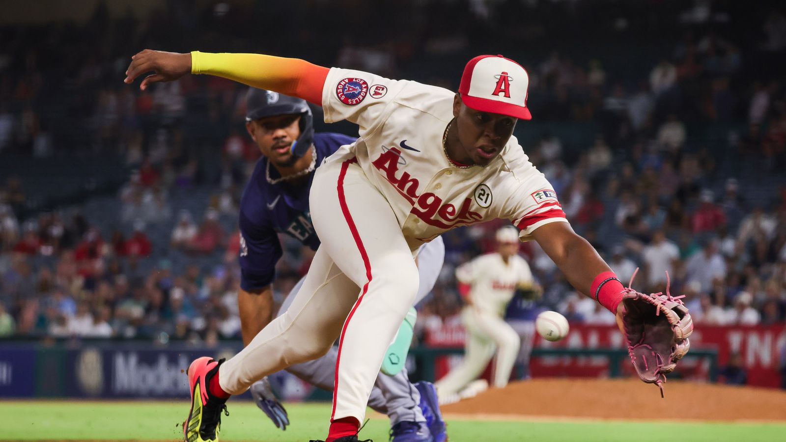 TST Images: Angels defeat Mariners, 2-1, at Angel Stadium