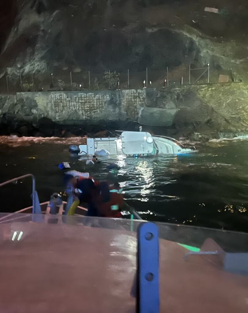 Coast Guard, San Francisco Police Department rescue 3 from grounded vessel near Golden Gate Bridge > United States Coast Guard News > Press Releases