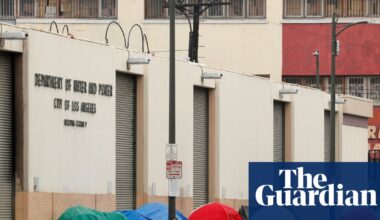 California petition worker arrested for allegedly paying people to forge voter signs | Los Angeles