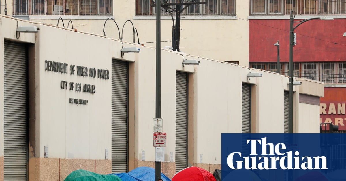 California petition worker arrested for allegedly paying people to forge voter signs | Los Angeles