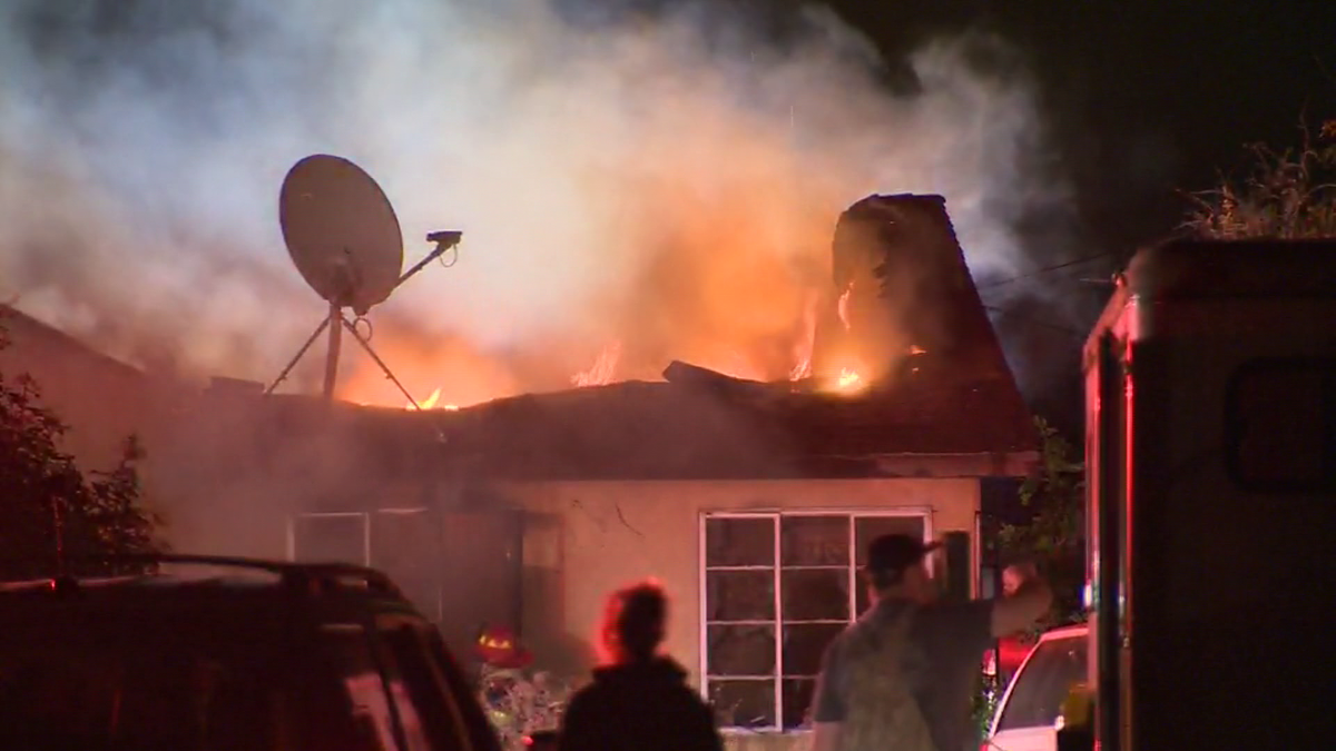 Flames tear through Rio Linda house in Sacramento County